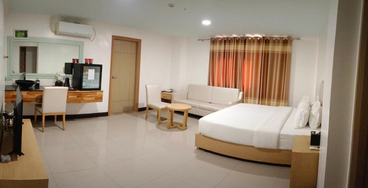 Punta Clark Hotel Clark Field Zewnętrze zdjęcie